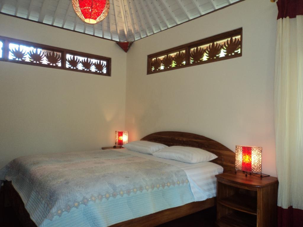 White Lotus Oasis Hotell Ubud Rum bild